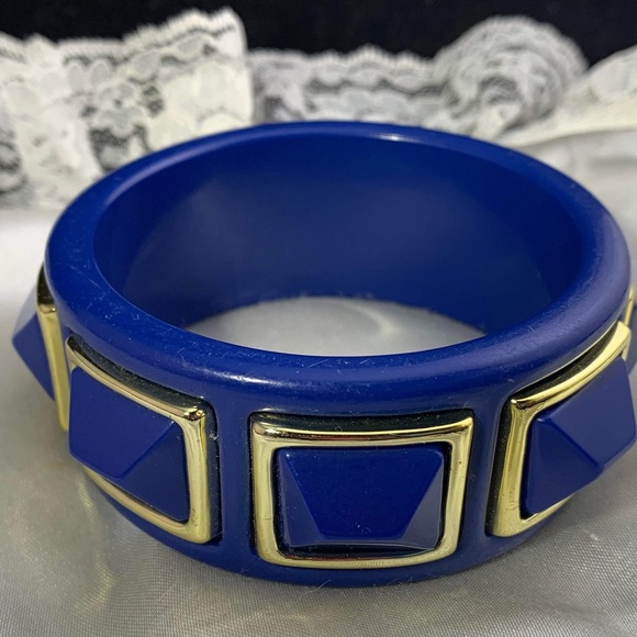 Vintage Jewelry - Vintage Blue and Gold bangle wide Bracelet